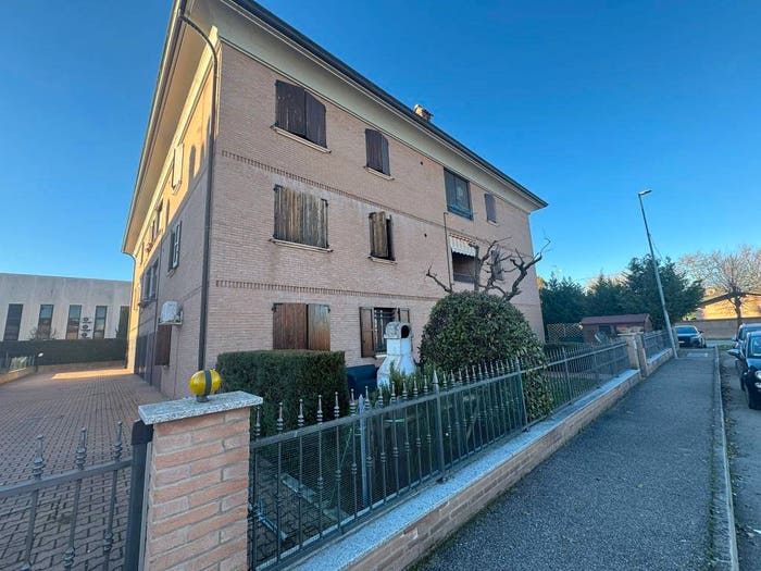 Appartamento quadrilocale in vendita in Via Panerazzi, Centro, Crevalcore