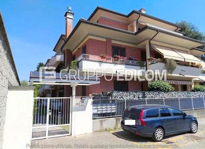 Appartamento trilocale in vendita in Via Della Chiesa, Centro, Magnago