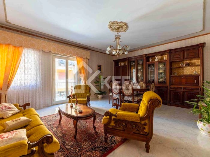 Appartamento con 6 locali in vendita in via Alcide De Gasperi, Lascari