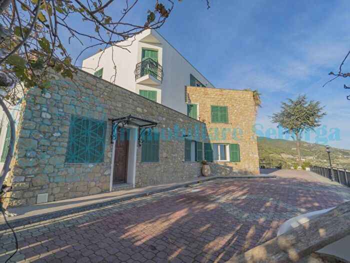 Casa con 6 locali in vendita in Montenero, Bordighera