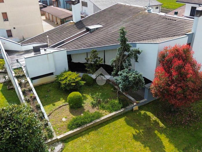 Casa con 6 locali in vendita in str castelletto, Centro, Roncoferraro