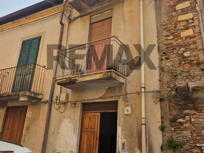 Casa trilocale in vendita in Via Cappuccini, Centro, Barcellona Pozzo di Gotto