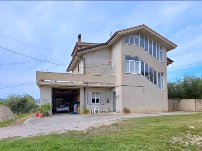 Casa con 6 locali in vendita in Fermo