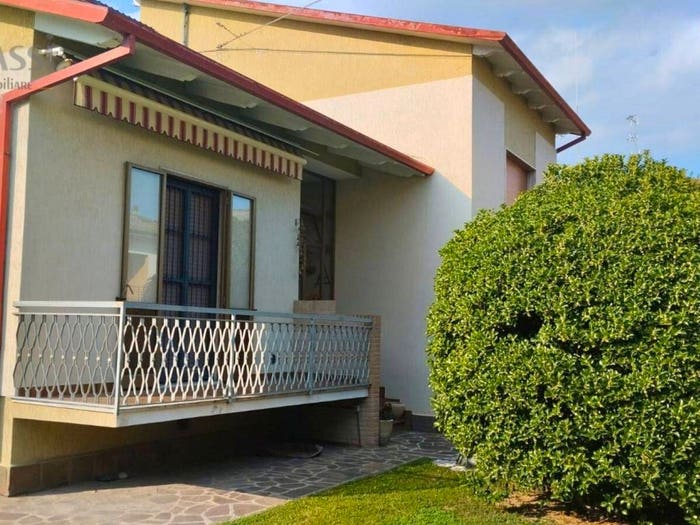 Casa con 6 locali in vendita in Via Piero Gigli, Centro, Finale Emilia
