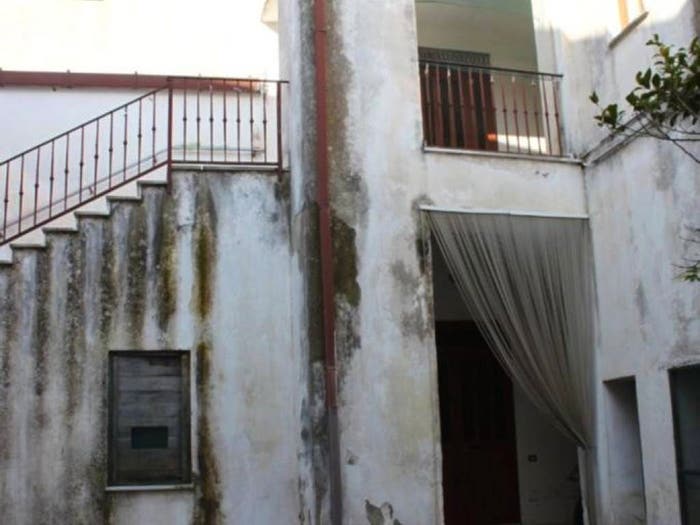 Casa con 6 locali in vendita in Dugenta