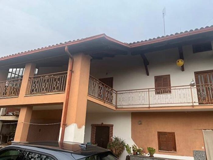 Casa con 6 locali in vendita in VIA CERESA FRAZIONE CASTELLETTO, Busca