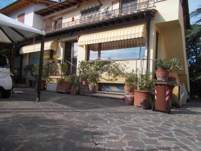 Casa con 6 locali in vendita in Piazza Demidoff, Vaglia