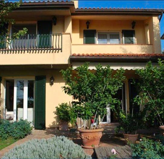 Casa con 6 locali in vendita in San Feliciano, Magione