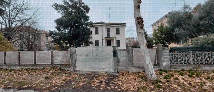 Casa con 6 locali in vendita in Viale Circonvallazione, Centro, Mirandola