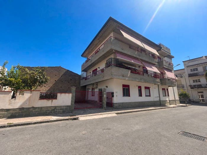 Appartamento quadrilocale in vendita in PIAZZA XXIV MAGGIO, Oliveri