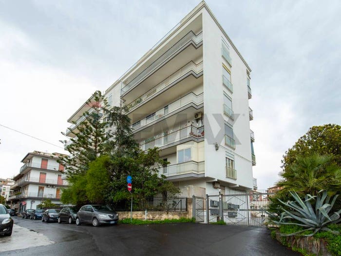 Appartamento con 6 locali in vendita in VIA CERERE, Lentini
