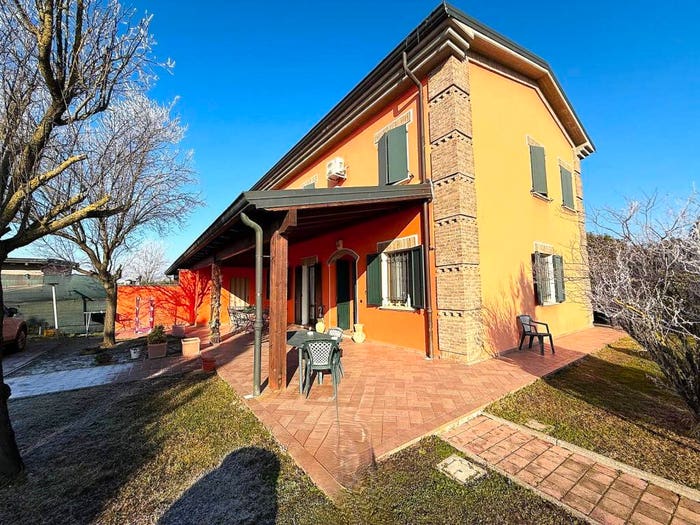 Casa con 6 locali in vendita in Centro, Finale Emilia