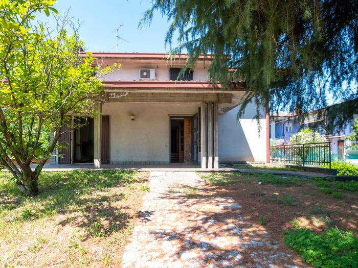 Casa con 6 locali in vendita in Via Aldo Moro, Pontoglio