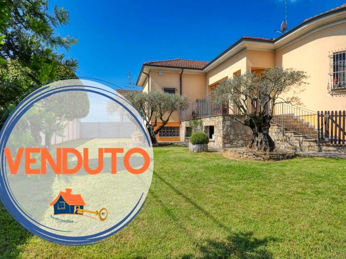 Casa quadrilocale in vendita in Via Pirò, Cairate