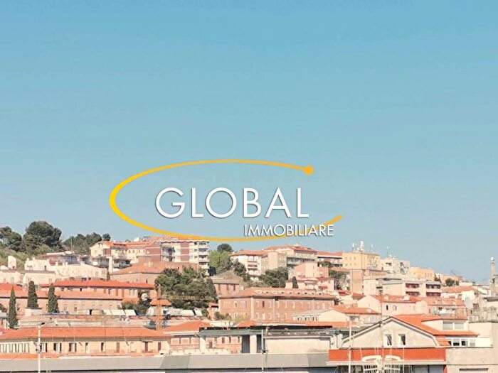 Appartamento trilocale in vendita in Cavour, Ancona