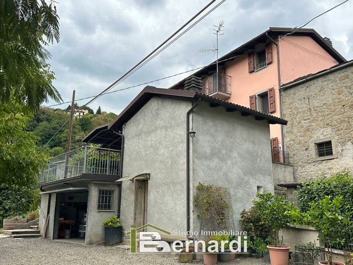 Casa con 5 locali in vendita in Via Vitrici, Centro, Fanano