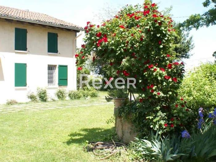 Casa con 6 locali in vendita in Via Cazzuola, Mirandola