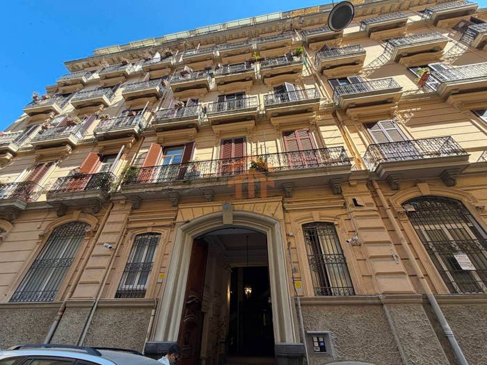 Appartamento quadrilocale in vendita in Via Giuseppe De Blasiis, Centro Storico, Napoli