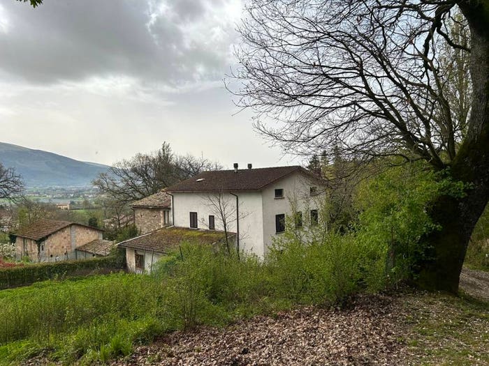 Casa con 6 locali in vendita in Frazione Piagge, Gualdo Tadino