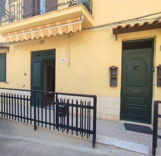 Appartamento con 6 locali in vendita in Via Madonna Del Carmine, Montelepre