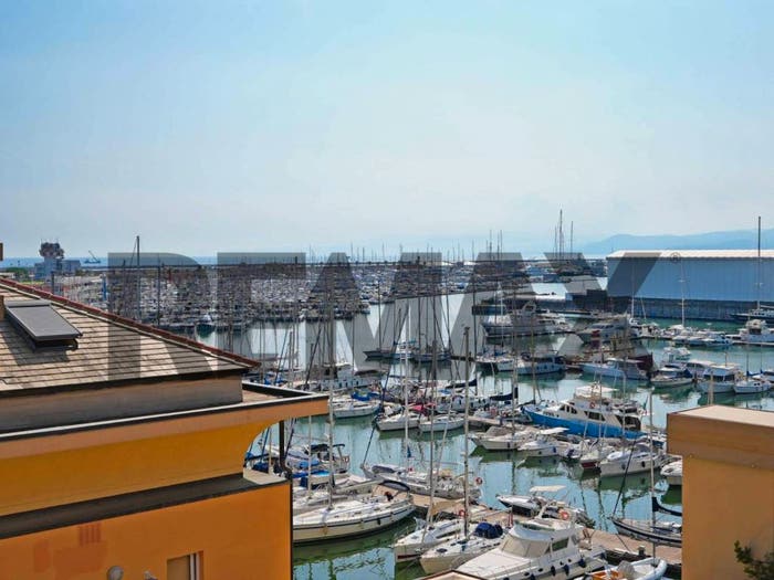Appartamento trilocale in vendita in Via Luigi Cibrario, Sestri Ponente, Genova