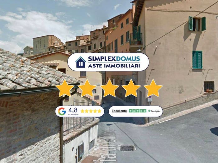 Appartamento con 5 locali in vendita in Via dei Fienili, Centro, Montepulciano