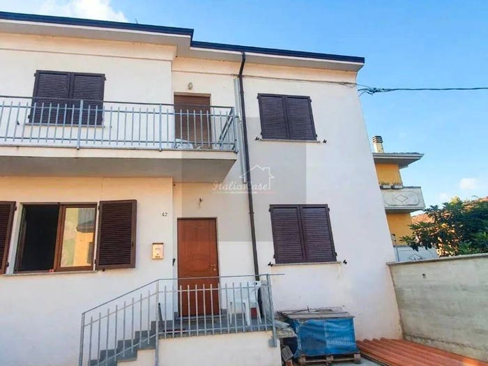 Casa quadrilocale in vendita in Via Genova, Dante Cheope, Piacenza