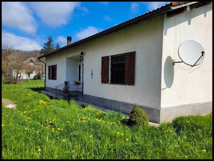 Casa con 6 locali in vendita in Via Montegrappa, Miogliola, Pareto
