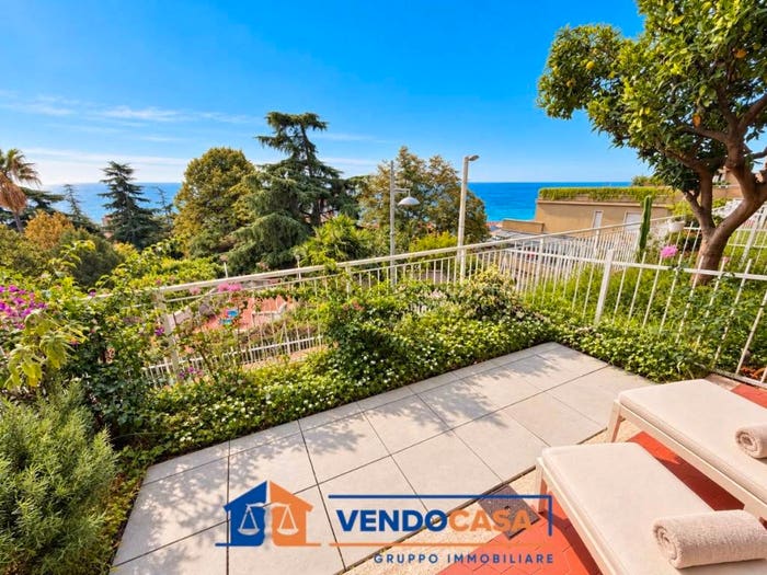 Appartamento bilocale in vendita in Via della Cornice, Centro, Pietra Ligure