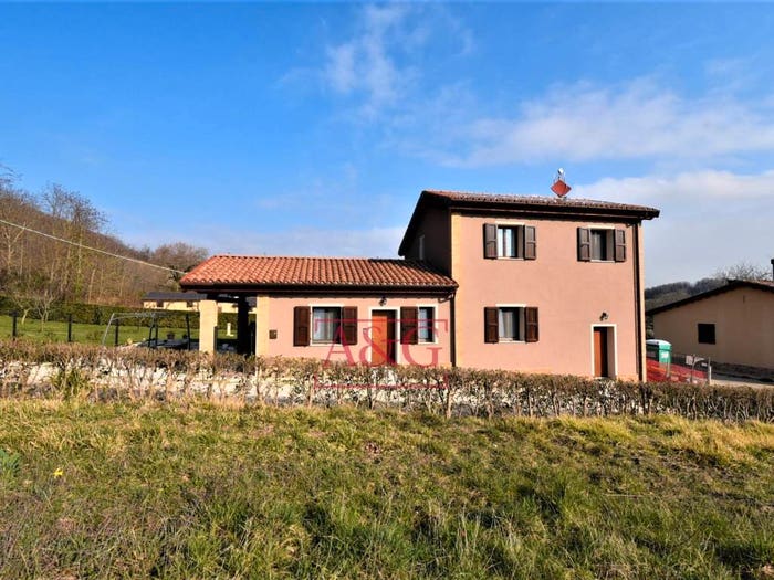 Casa con 6 locali in vendita in Contrada Morico, San Ginesio
