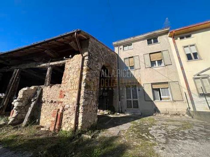 Casa bilocale in vendita in Via Lesina, Centro, Santorso