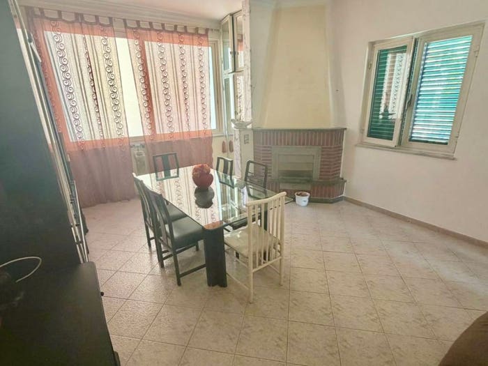 Appartamento quadrilocale in vendita in Via Giacomo Leopardi, Fuorigrotta, Napoli