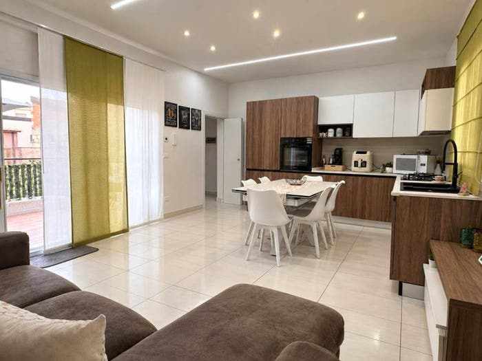 Casa con 6 locali in vendita in Via Dottore Antonino Portale, Biancavilla