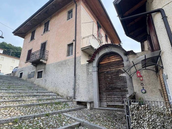 Casa con 6 locali in vendita in Piazza Villassio, Villassio, Gorno