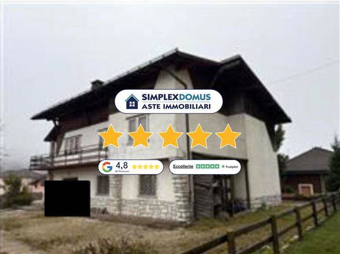 Casa con 6 locali in vendita in Viale Dolomiti, Chiesa, Lavarone