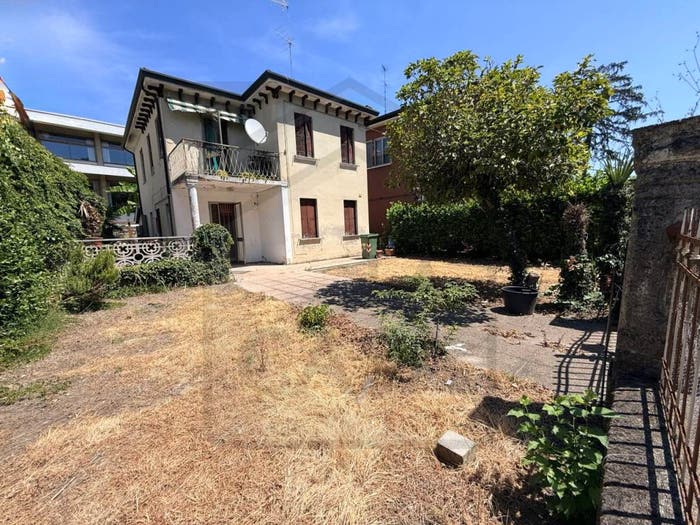 Casa con 5 locali in vendita in Viale Stazione, Centro, Montegrotto Terme