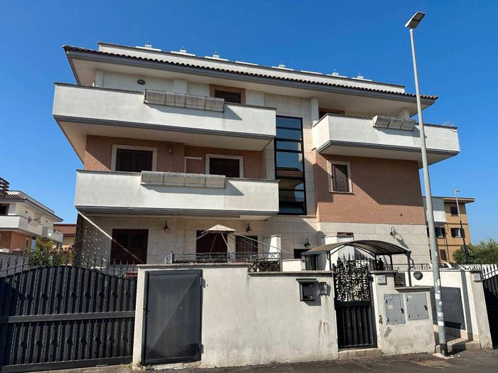 Appartamento trilocale in vendita in Via Casteggio, Casalotti, Roma
