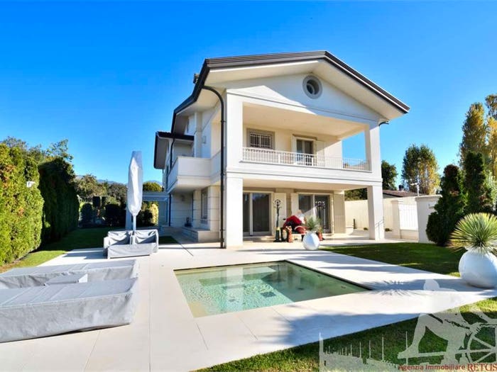 Casa con 6 locali in vendita in Vittoria Apuana, Forte dei Marmi