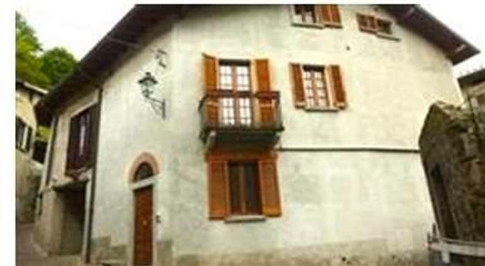 Appartamento quadrilocale in vendita in Via Pietro Fioroni, Lasnigo
