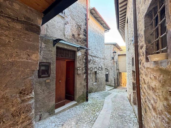 Casa quadrilocale in vendita in Via Scoscesa, Centro, Sant'Anatolia di Narco