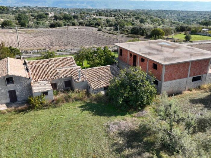 Casa quadrilocale in vendita in Strada Comunale Calanchi Favarotta, Saitta, Modica