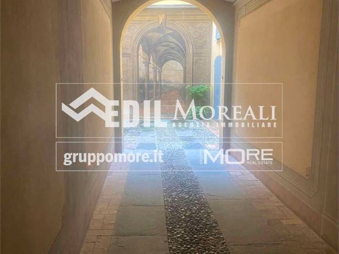 Appartamento con 5 locali in vendita in Via Santissima Trinità, Centro Storico, Modena