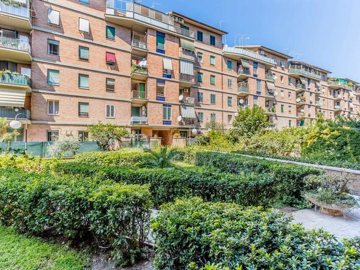 Appartamento trilocale in vendita in Via Federico Paolini, Ostia Levante, Roma