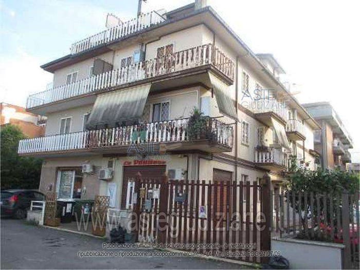 Appartamento trilocale in vendita in Via Campofiorito, Rocca Cencia, Roma