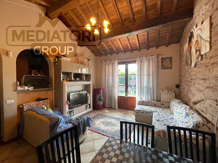 Casa quadrilocale in vendita in Barga