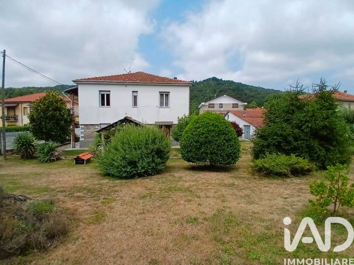 Casa con 6 locali in vendita in Via Montaldo, Montaldo, Cengio