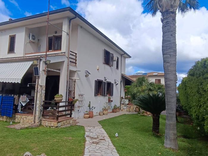 Casa quadrilocale in vendita in Viale Levante, Milioti, Carini
