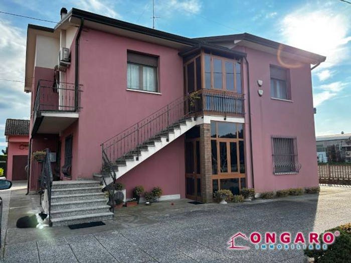 Casa con 6 locali in vendita in Via Dante Alighieri, Serravalle, Riva del Po