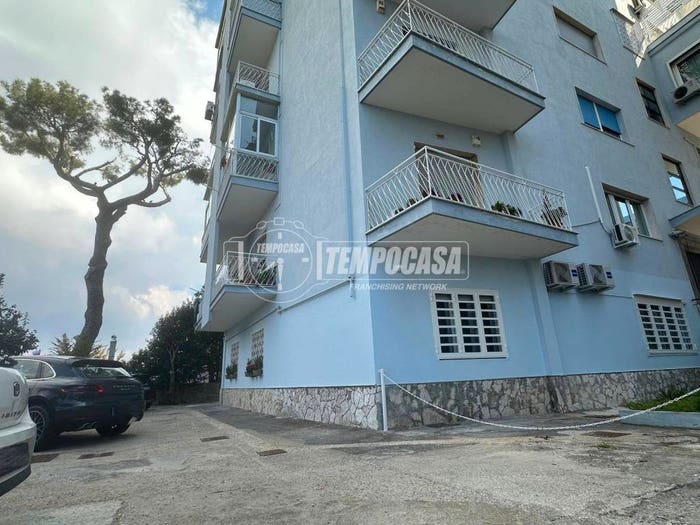 Appartamento trilocale in vendita in Via Alessandro Manzoni, Posillipo, Napoli