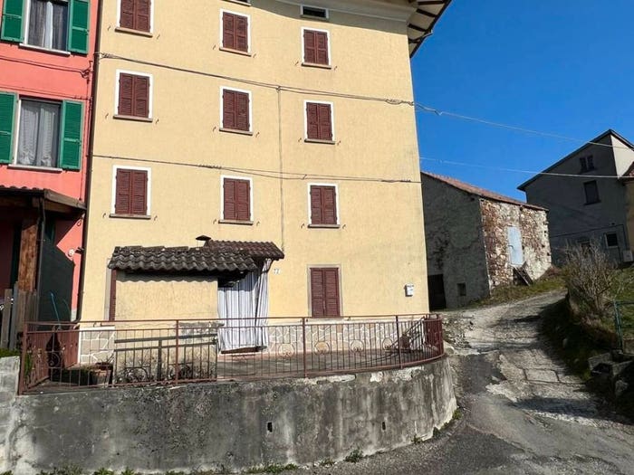 Casa con 6 locali in vendita in Località Cogno Grezzo, Bardi